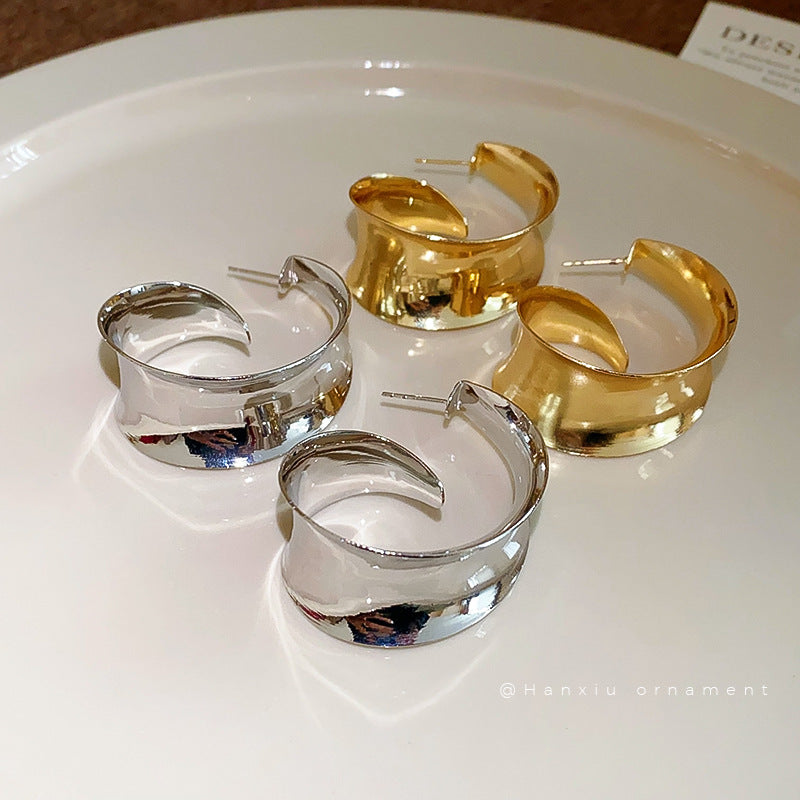 Oversized Wide Metal Statement Stud Earrings - view 2
