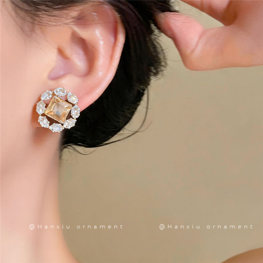 Minimalist Round Zircon Stud Earrings - view 3