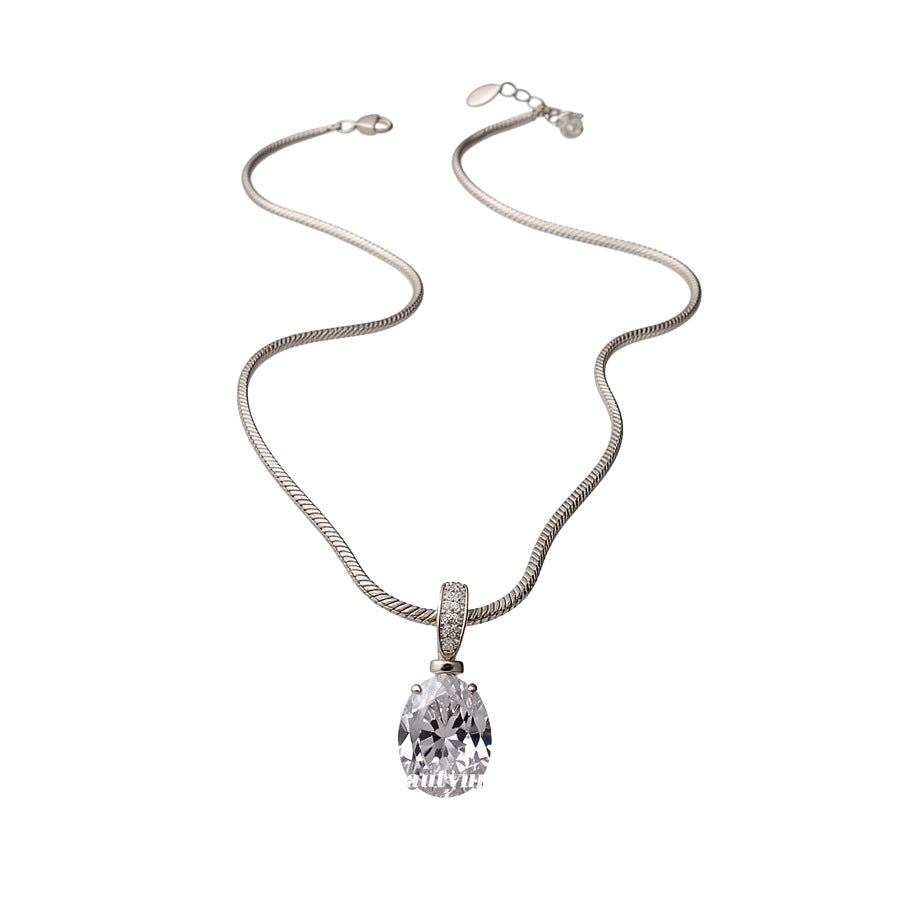 Minimalist Zircon Round Pendant Necklace - view 5