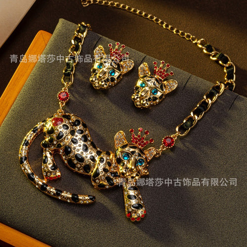 Old Money Style Vintage Accessory Animal Cheetah Silver Hands Stud Western Luxury Elegant Retro Necklace Jewelry Set