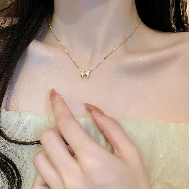 Vintage Gold Wing Pendant Necklace - view 11