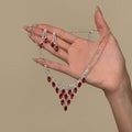 Neck Room Luxury Retro Red Color Cubic Zirconia Necklace Banquet Premium Clavicle Chain Accessory Women Design Detail Niche