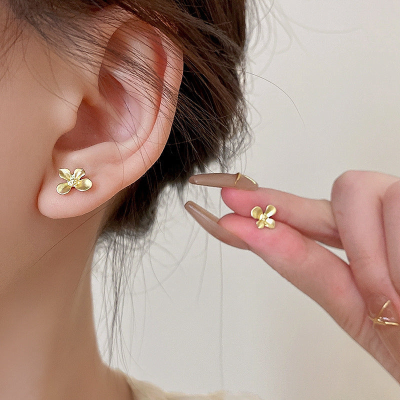 Twisted Metal Circle Heart Hoop Earrings - view 8