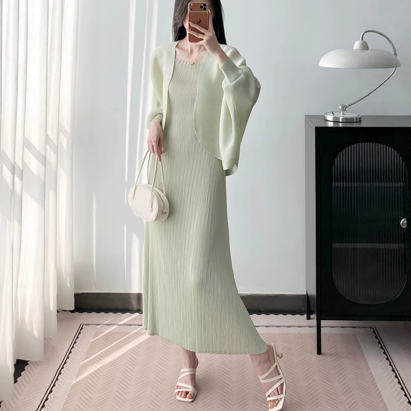 三宅风褶皱高级感夏季女套装2026蝙蝠袖开衫吊带连衣裙搭配一整套