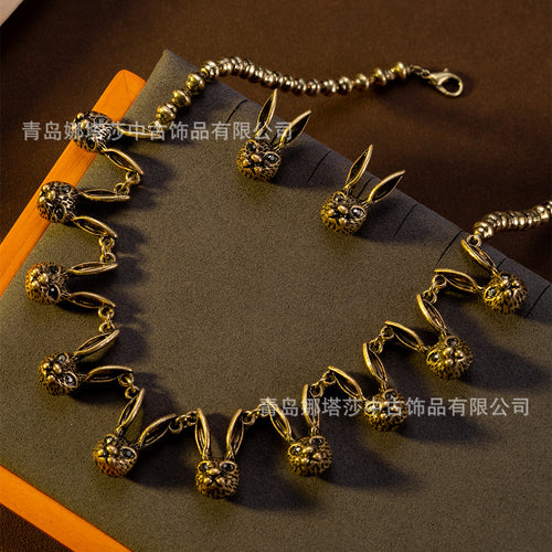 Vintage Accessory Premium Western Alloy Heavy-Duty Distressed Style Rabbit Stud Niche Design Detail Necklace Set