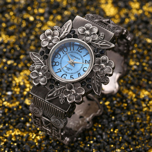 Retro Carved Floral Bangle Womens Watch ogyawatch Overseas Rhinestone Cutout Quartz Watch Export Wholesale