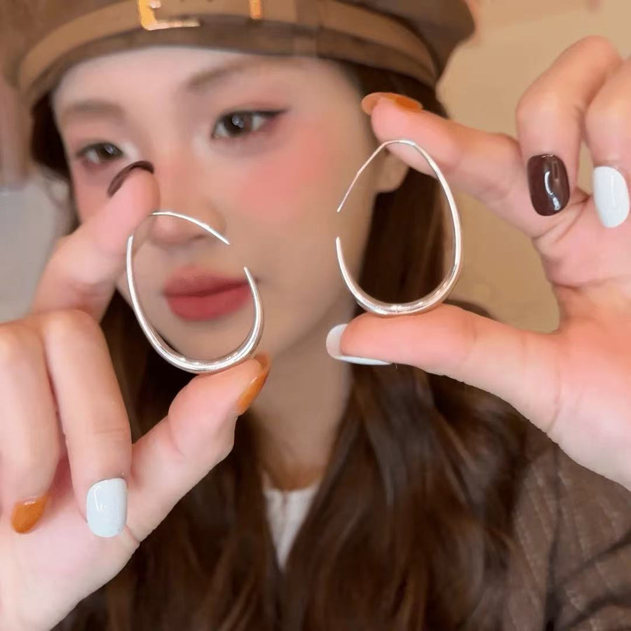 Minimalist Oval Hoop Earrings - view 7