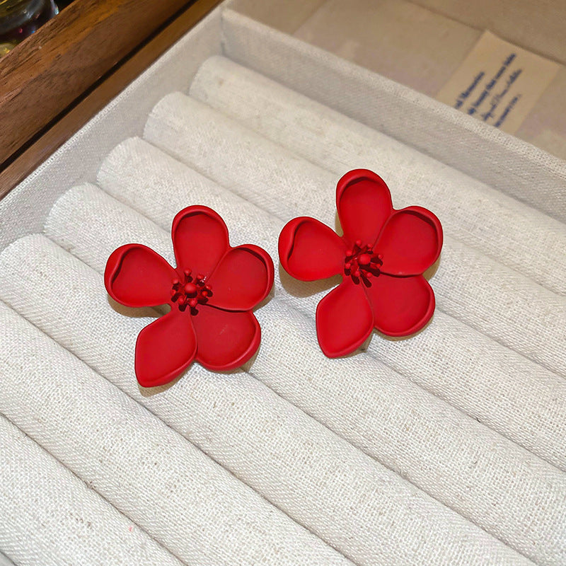 Red Geometric Flower Stud Earrings - view 8