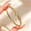 Western Trendy Clover Bangle Fashionable Burst Sparkle Cubic Zirconia Flower Hand Jewelry Starry Sky Design Premium Bracelet Women