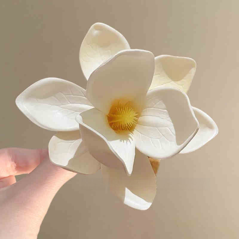 Red Spider Lily Hair Clip - view 12