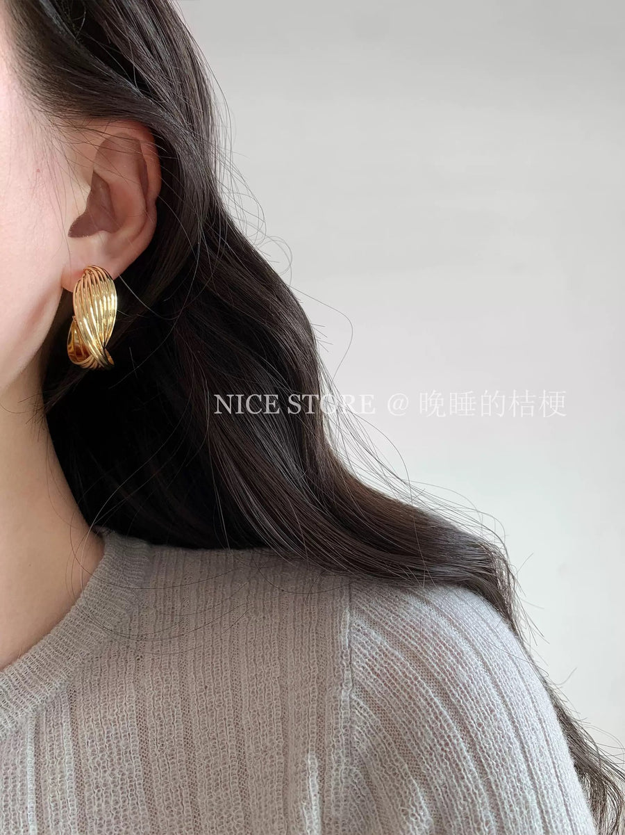 Minimalist Metal Circle Hoop Earrings - view 6