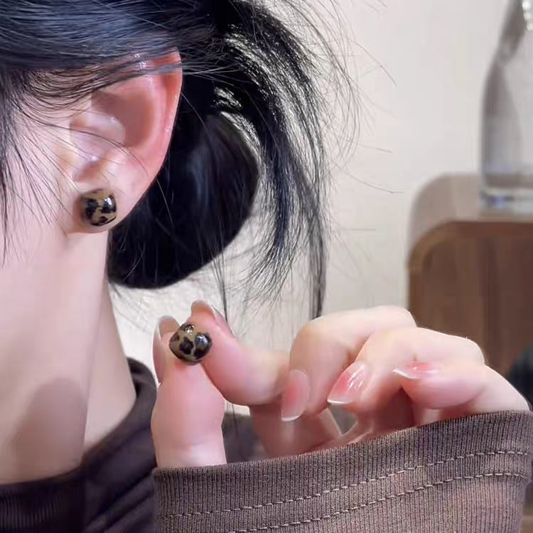 Vintage Square Resin Stud Earrings - view 4