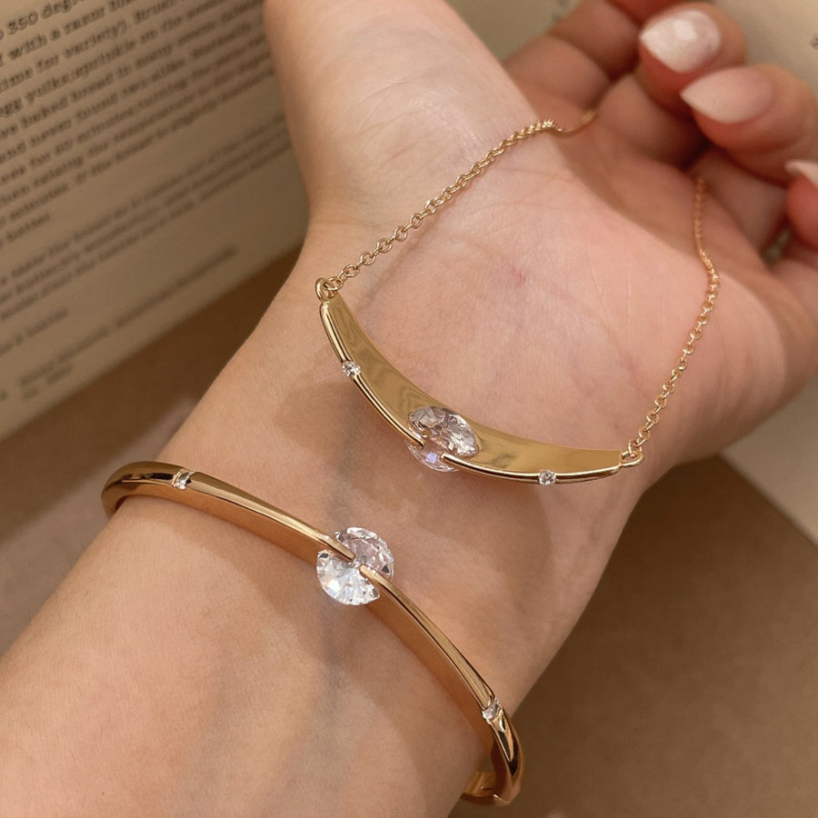 Sparkling Zircon Round Pendant Necklace - view 4