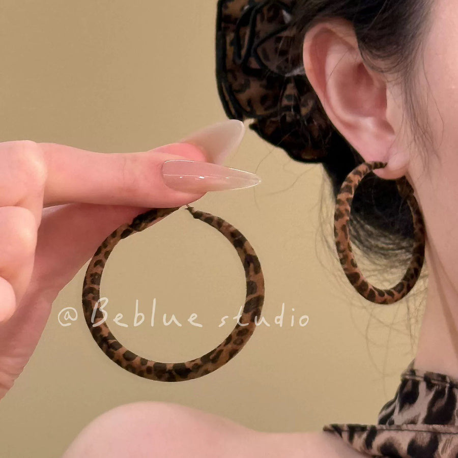 Vintage Leopard Print Flower Stud Earrings - view 8