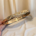 Tweed Style Diamond Grid Pattern Bangle Women Coated 18K Width Slim Cut Premium Bracelet Fashionable Niche Design Copper Gold Plated Hand Jewelry