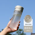 运动水杯批发户外大容量磨砂透明塑料水杯便携提绳带茶漏杯子定制