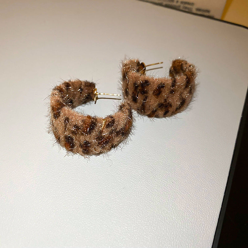 Rhinestone Leopard-Print Stud Earrings – Vintage Style - view 12