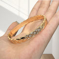Tweed Style Diamond Grid Pattern Bangle Women Coated 18K Width Slim Cut Premium Bracelet Fashionable Niche Design Copper Gold Plated Hand Jewelry