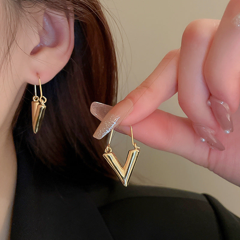 Twisted Metal Circle Heart Hoop Earrings - view 9
