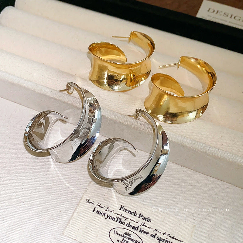 Oversized Wide Metal Statement Stud Earrings - view 4