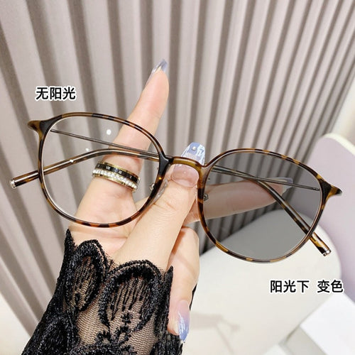 Presbyopia Glasses Photochromic Anti-Blue-Light Frame Trendy Retro Ultra-Light Unisex Older Adults One Hand Machine Old Vision Glasses Reading Glasses