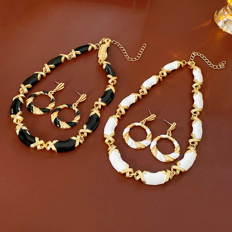 Vintage Tiger Head Rhinestone Pendant Necklace - view 2