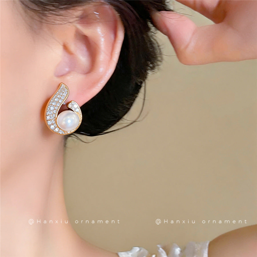 French Vintage Flower Pearl Stud Earrings - view 3