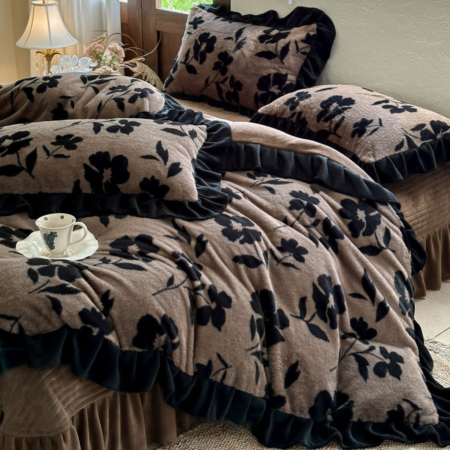 Black Edge Mirror Flower Milk Velvet 4-Piece Bedding Set - view 3