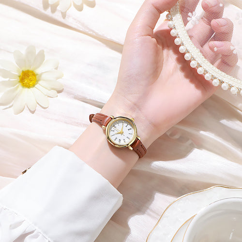 Retro La Horse Engrave Degree Fine Belt Ladies Watch Simple Small Gold Round Watch Student Commute Versatile Quartz Watch Wholesale