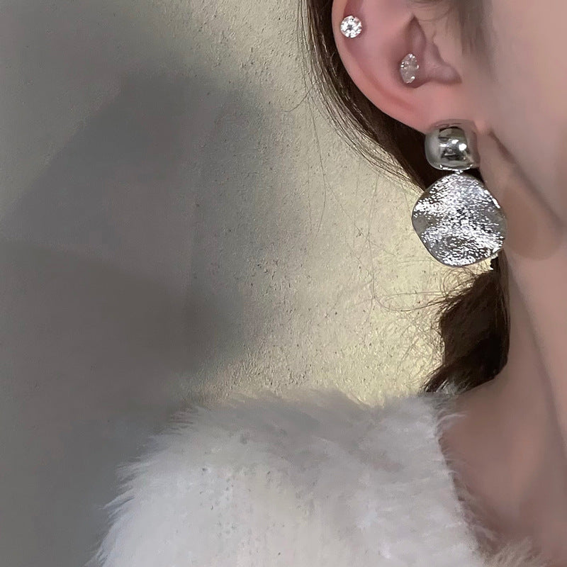 Oversized Geometric Metal Pendant Earrings - view 4