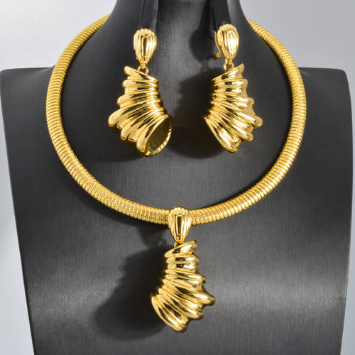 2025 New Overseas Middle East Accessory Minimalist Croissant Necklace Earrings Set Women Personality Unique New Trendy