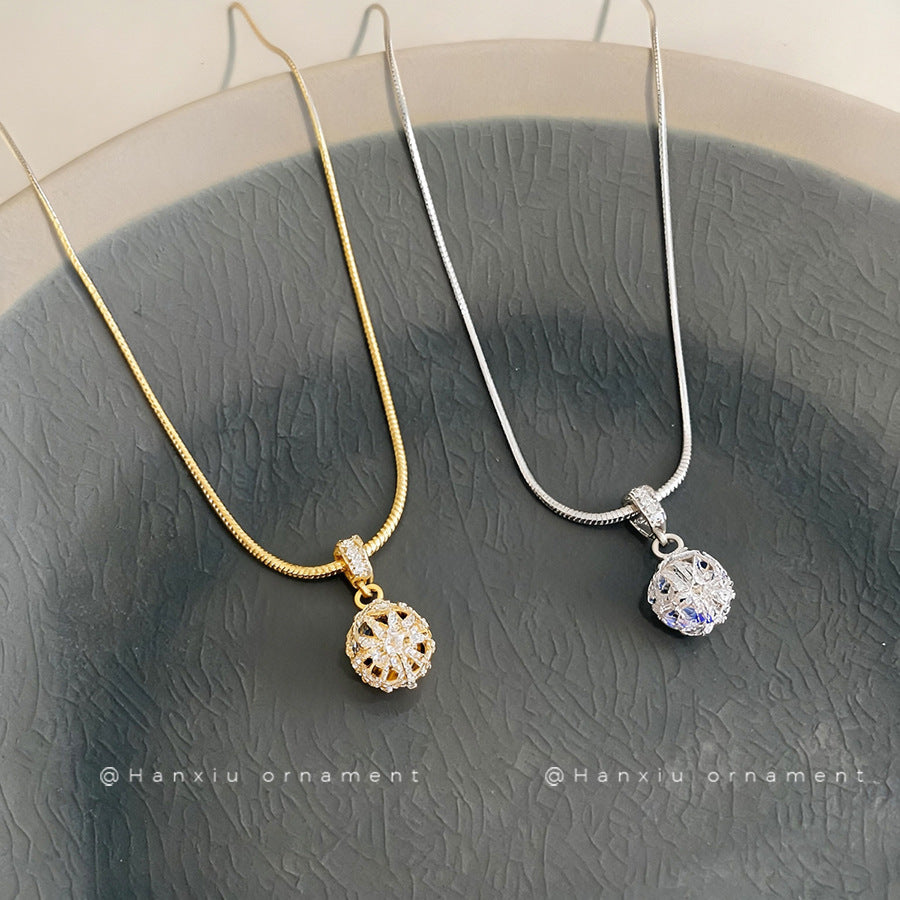 Minimalist Zircon Round Pendant Necklace - view 2
