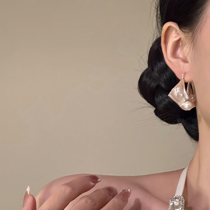 Korean Zircon Pearl Flower Huggie Earrings - view 2