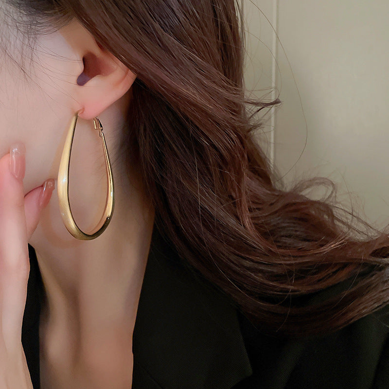 Twisted Metal Circle Heart Hoop Earrings - view 4