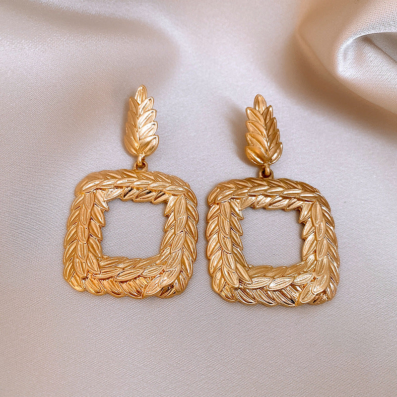 Vintage Rhinestone Flower Pearl Stud Earrings - view 9