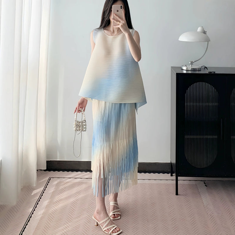 Issey Miyake Style Gradient Two-Piece Set - Sleeveless Top plus Fringe Skirt