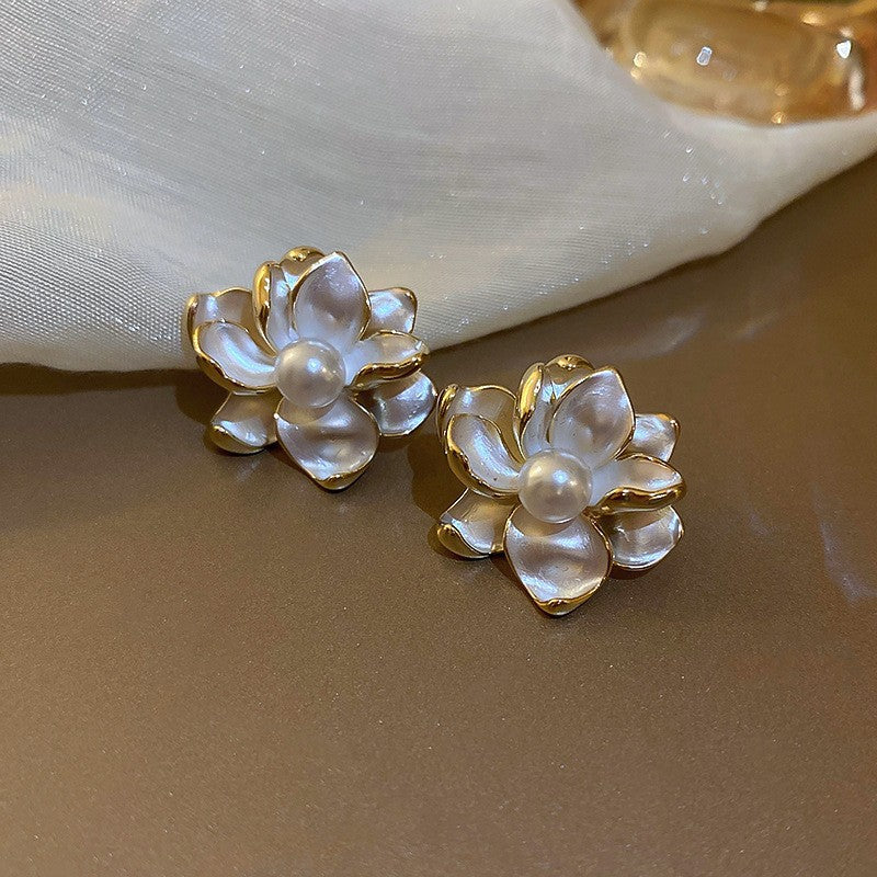 White Geometric Heart Hoop Stud Earrings - view 8