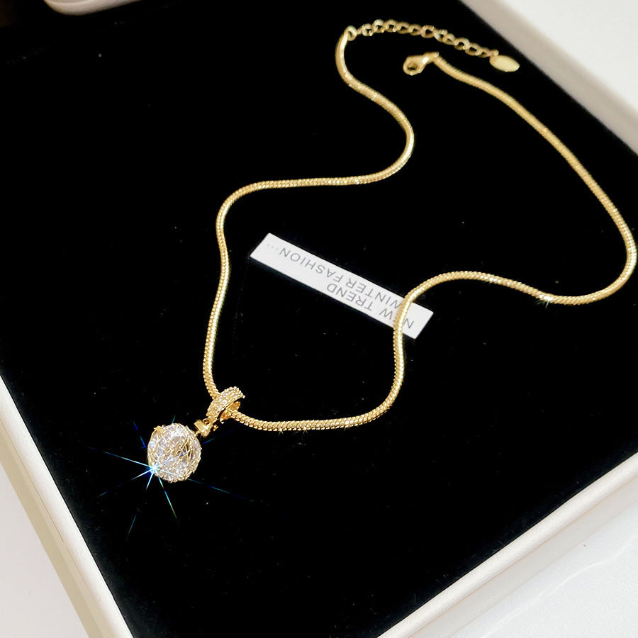 Minimalist Zircon Round Pendant Necklace - view 6