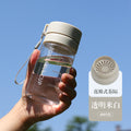运动水杯批发户外大容量磨砂透明塑料水杯便携提绳带茶漏杯子定制