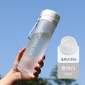 运动水杯批发户外大容量磨砂透明塑料水杯便携提绳带茶漏杯子定制