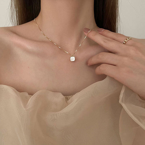 Square Faux Shell Necklace Trendy Simple Elegant Niche Design Detail White Fashionable Pendant Clavicle Chain N6293