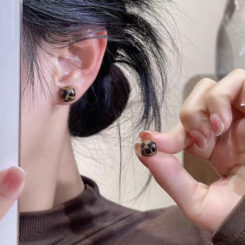 Vintage Square Resin Stud Earrings - view 7