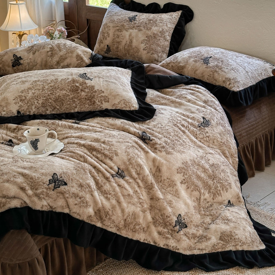 Black Edge Mirror Flower Milk Velvet 4-Piece Bedding Set - view 4