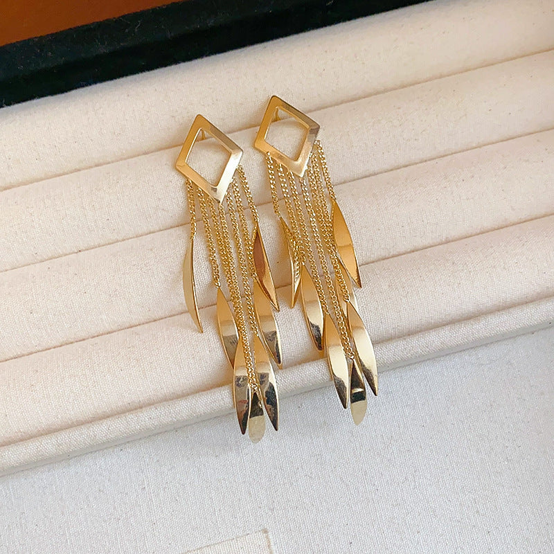 Vintage Twisted C-Shaped Pearl Stud Earrings - view 7