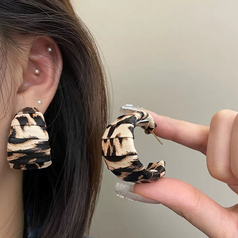 Vintage Leopard Print Flower Stud Earrings - view 12