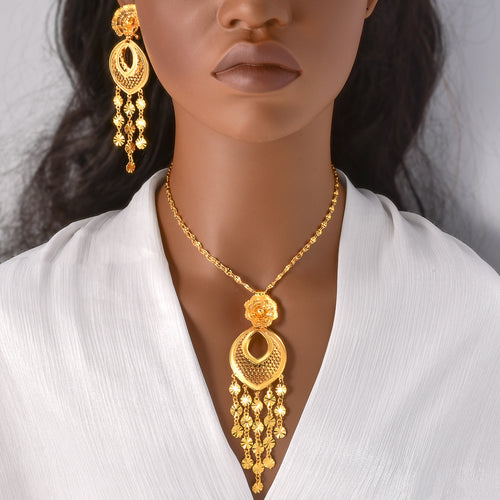 Dubai Gold Exotic Breeze Love Retro Cutout Tassel Gold Distressed Necklace Earrings Set Fashionable Accessory