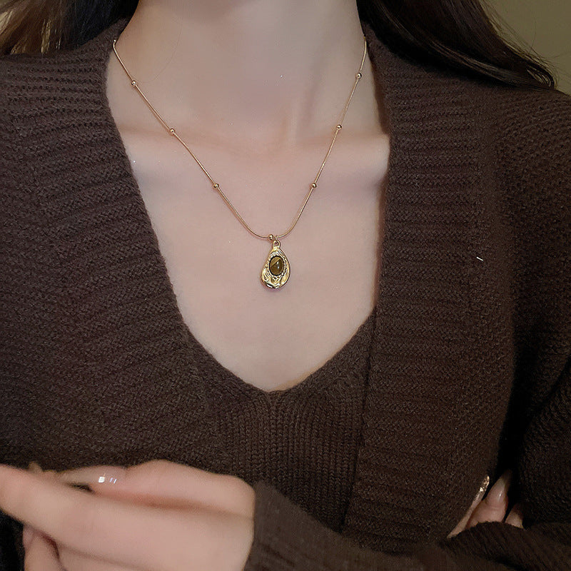 Vintage Oval Tiger's Eye Pendant Necklace - view 8