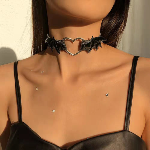 EU/US Import Accessory Black Dark Knit Personality Wings Choker Necklace Gothic Heart Short Necklace Women N6263