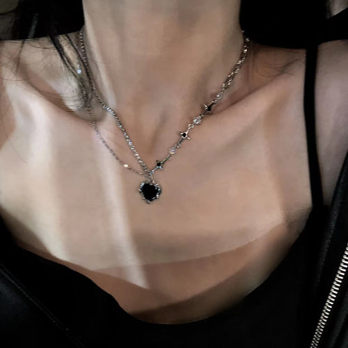 Western Personality Versatile Crystal 4th Star Fashionable Black Heart Pendant Necklace Women Elegant Sweet Cool Minimal Clavicle Chain