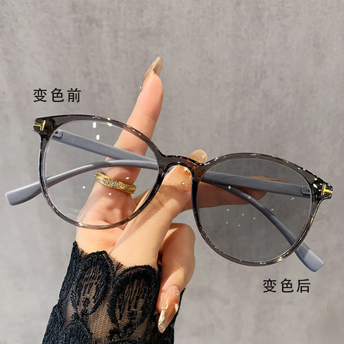 Photochromic Presbyopia Glasses Ultra-Light Style Contrast Bare Face Older Adults Fashionable HD Retro Round Anti-Blue-Light Reading